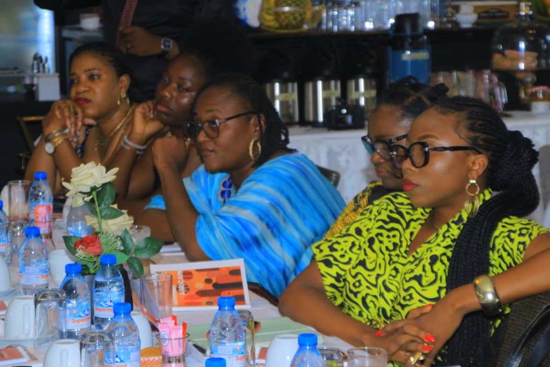 Les Femmes, comment multiplient-elles les occasions de manifester la sororité entre elles ? Livre, évènements…